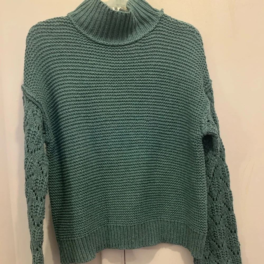Universal Threads sweater - Picture 1 of 4